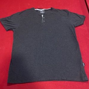 Kenneth cole T-shirt